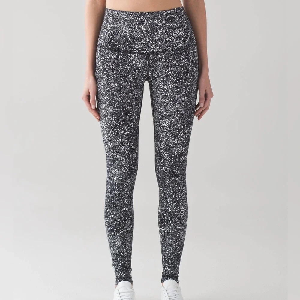 Lululemon Wunder Under Pant (Hi-Rise)
Splatter White Black Size 4 EUC - Picture 6 of 9